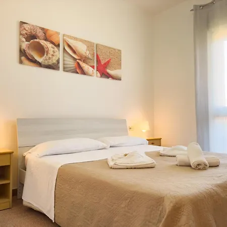 Iside, A Pochi Passi Dal Centro Ferienhaus