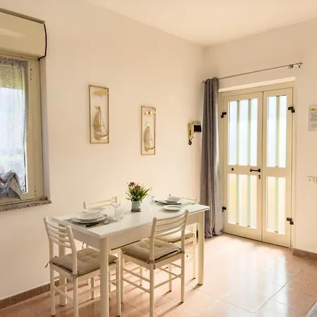 Iside, A Pochi Passi Dal Centro Holiday home *