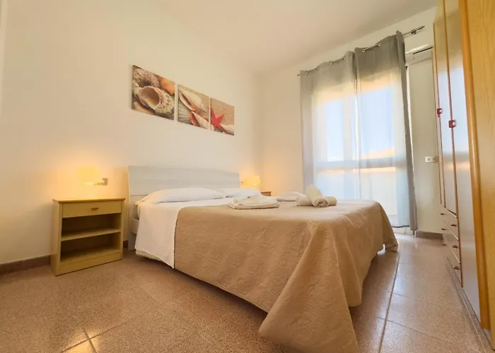 Iside, A Pochi Passi Dal Centro Semesterbostad *